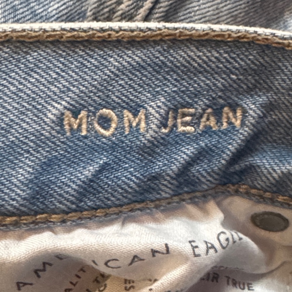 American Eagle Outfitters Light Blue High Rise Mom Jeans Size 0 Short - Picture 6 of 6